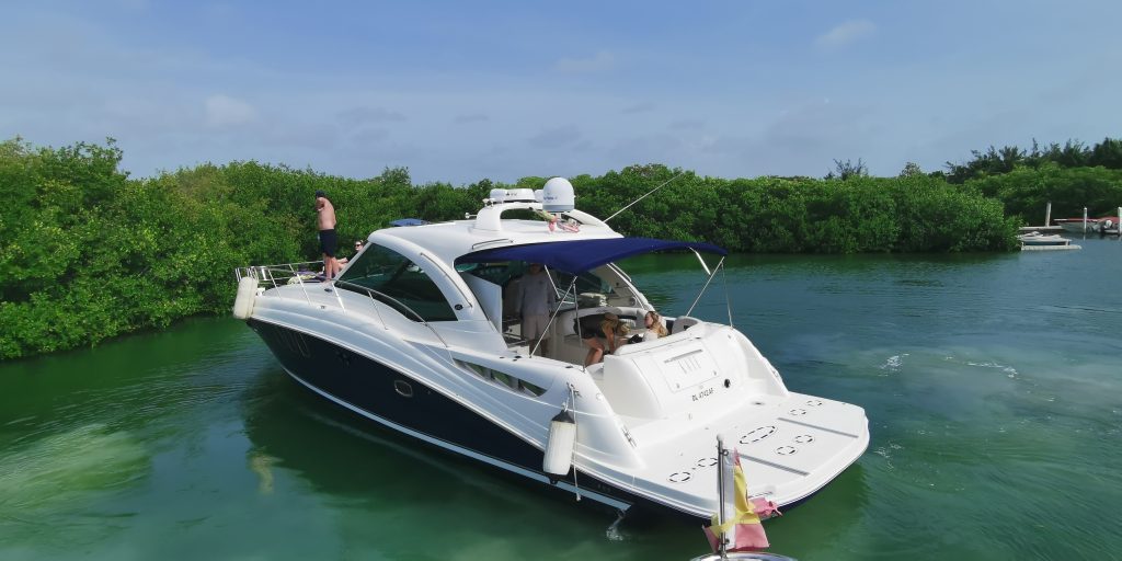 cancun rent a boat