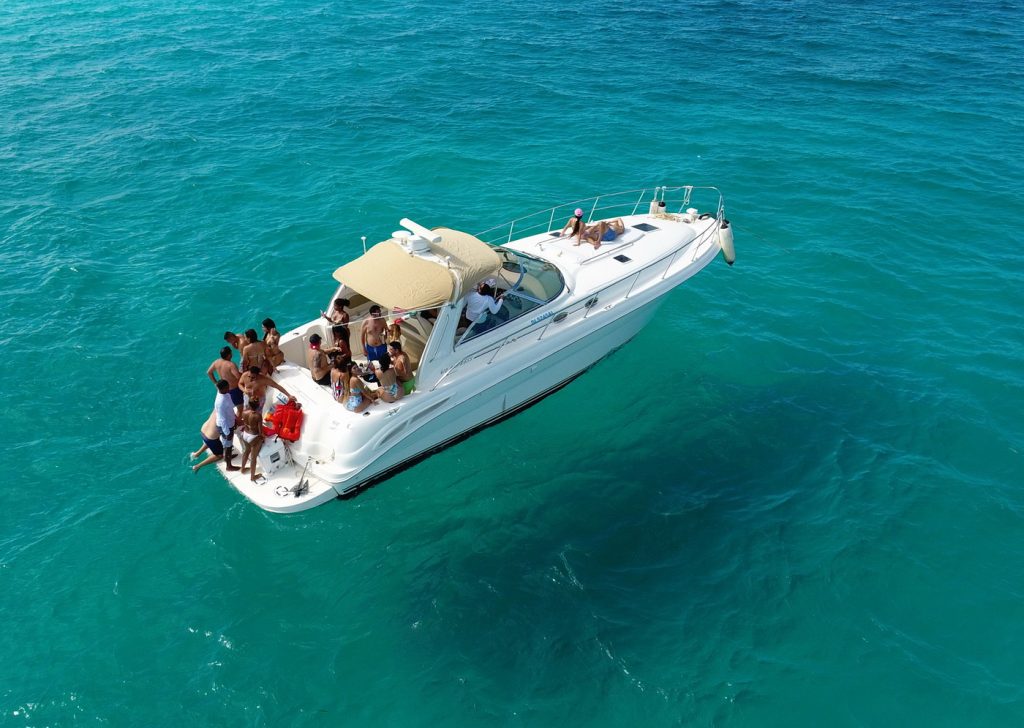 SeaRay Yacht for rent