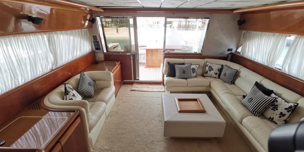 Ferretti 74 Yacht interior