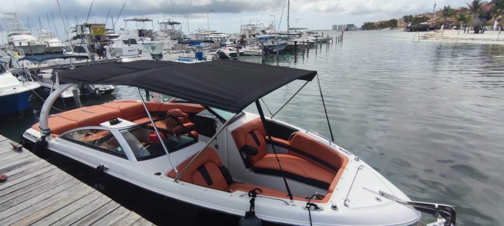 sport boat four winns to rent