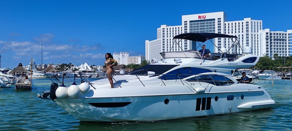Azimut Yacht to rent at Cancun