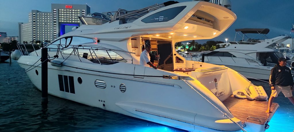 Azimut Yacht to rent at Cancun