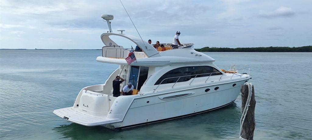Meridien Yachts for rent in Cancun