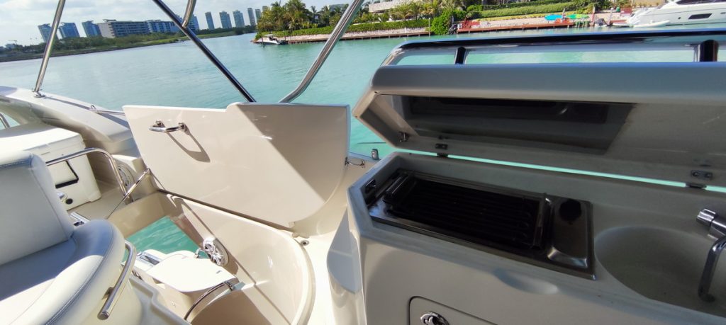 grill of Nuvaris 60ft 61 62 63 64 65  yacht for rent in Cancun