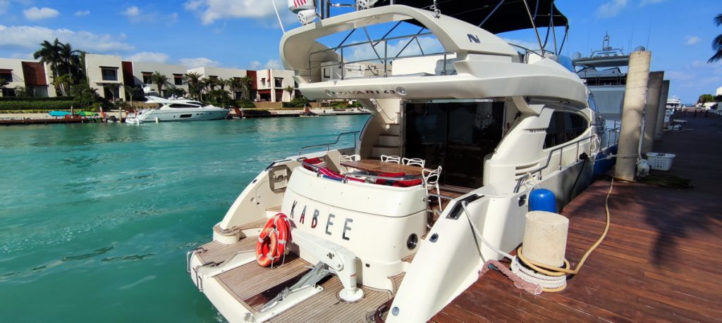 back of Nuvaris 60ft 61 62 63 64 65  yacht for rent in Cancun