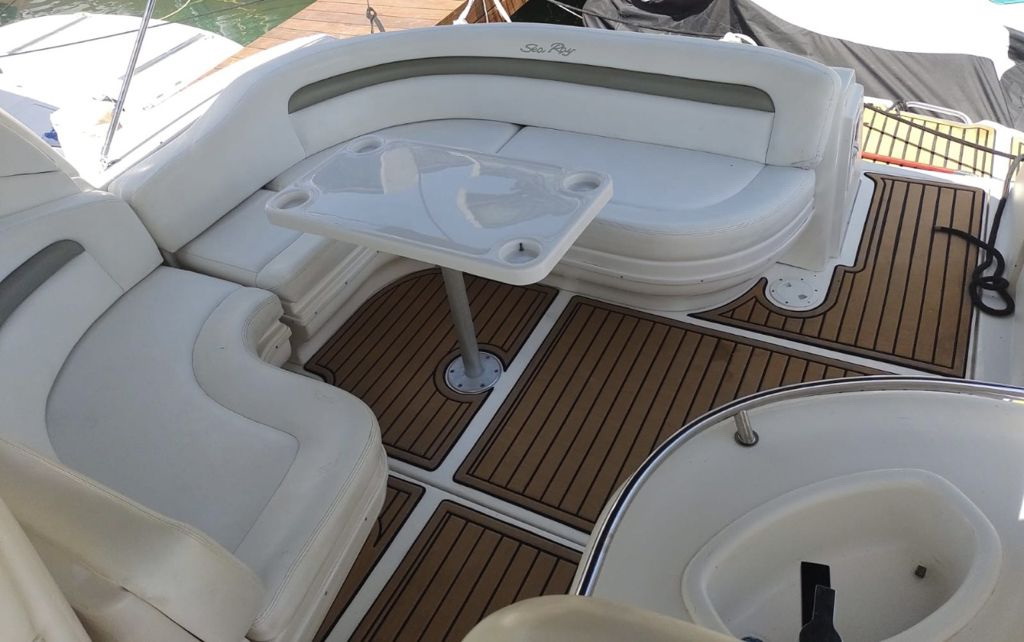 Rent a Searay Yacht 35ft with table