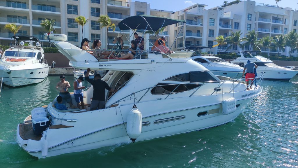 Sealine rent a yacht with fly bridge