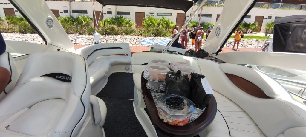 Doral Yacht  Cancun open bar