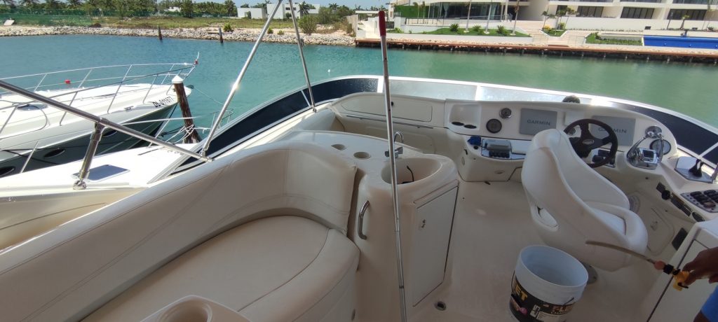 Rent a meridien Yacht with flybridge for 15 people
