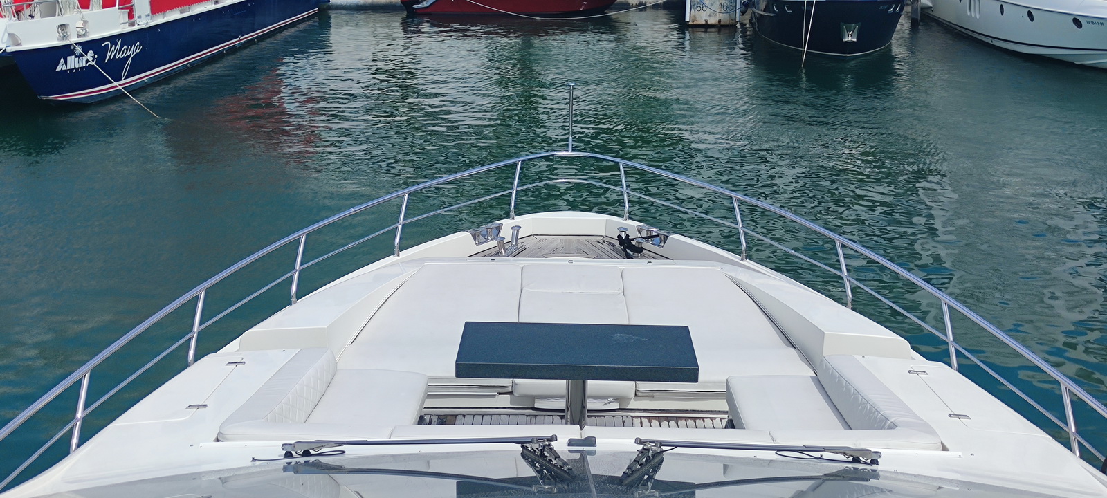 Azimut 84 ft yacht