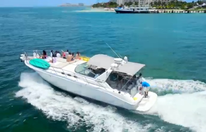 43 ft party yacht with music and toys 
