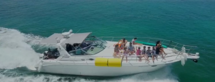 43 ft party yacht with music and toys