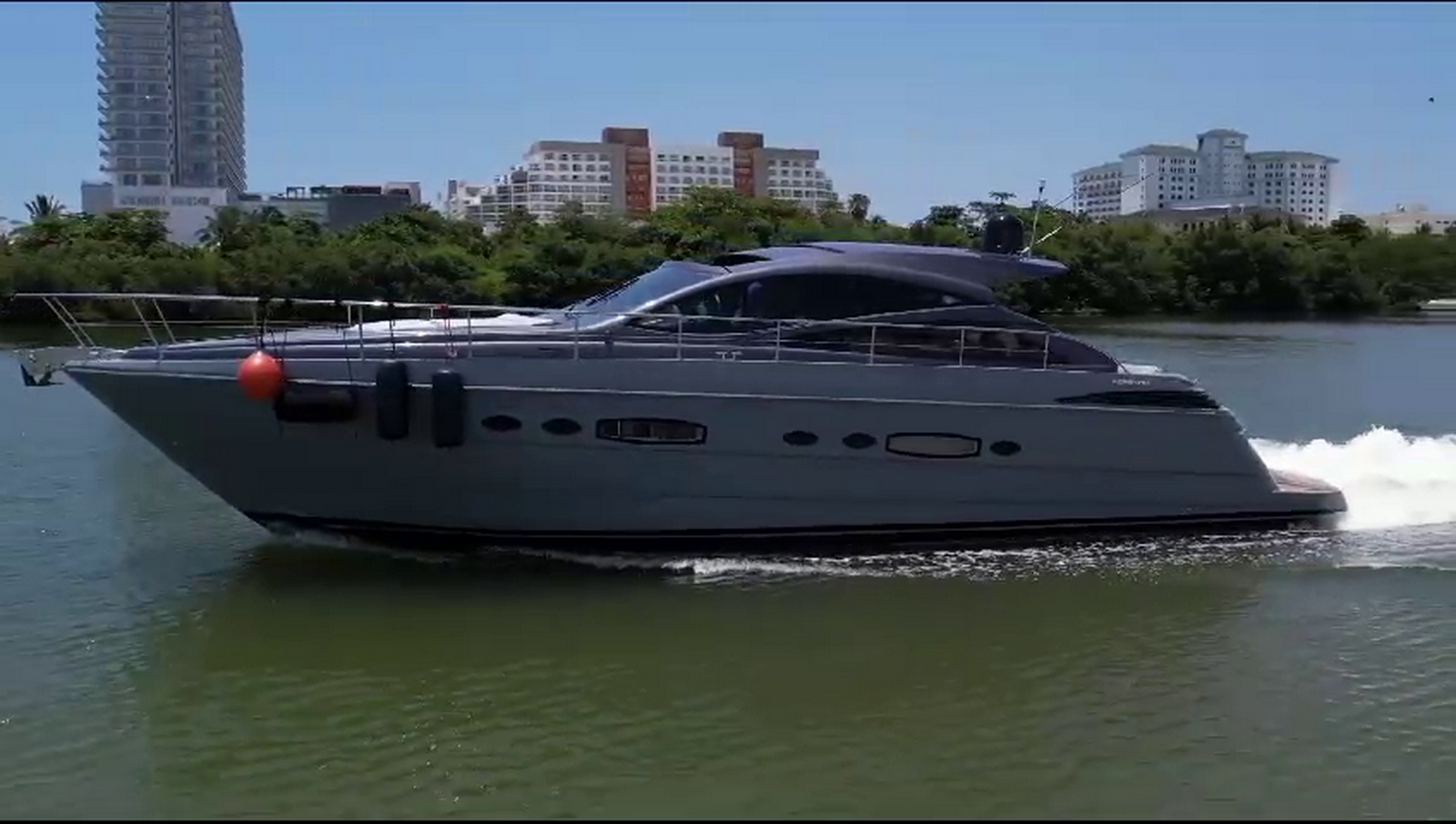 Rent a Pershing yacht cancun boats rental