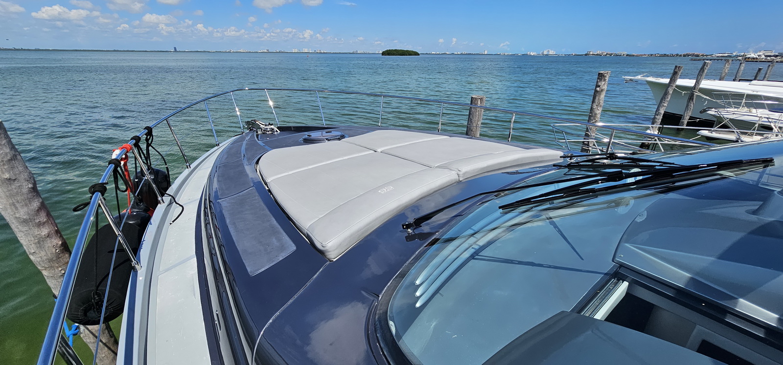 Rent a Pershing yacht cancun boats rental