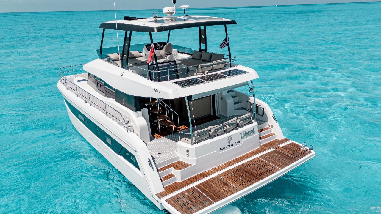 Fountain Pajot Power boat Liberte