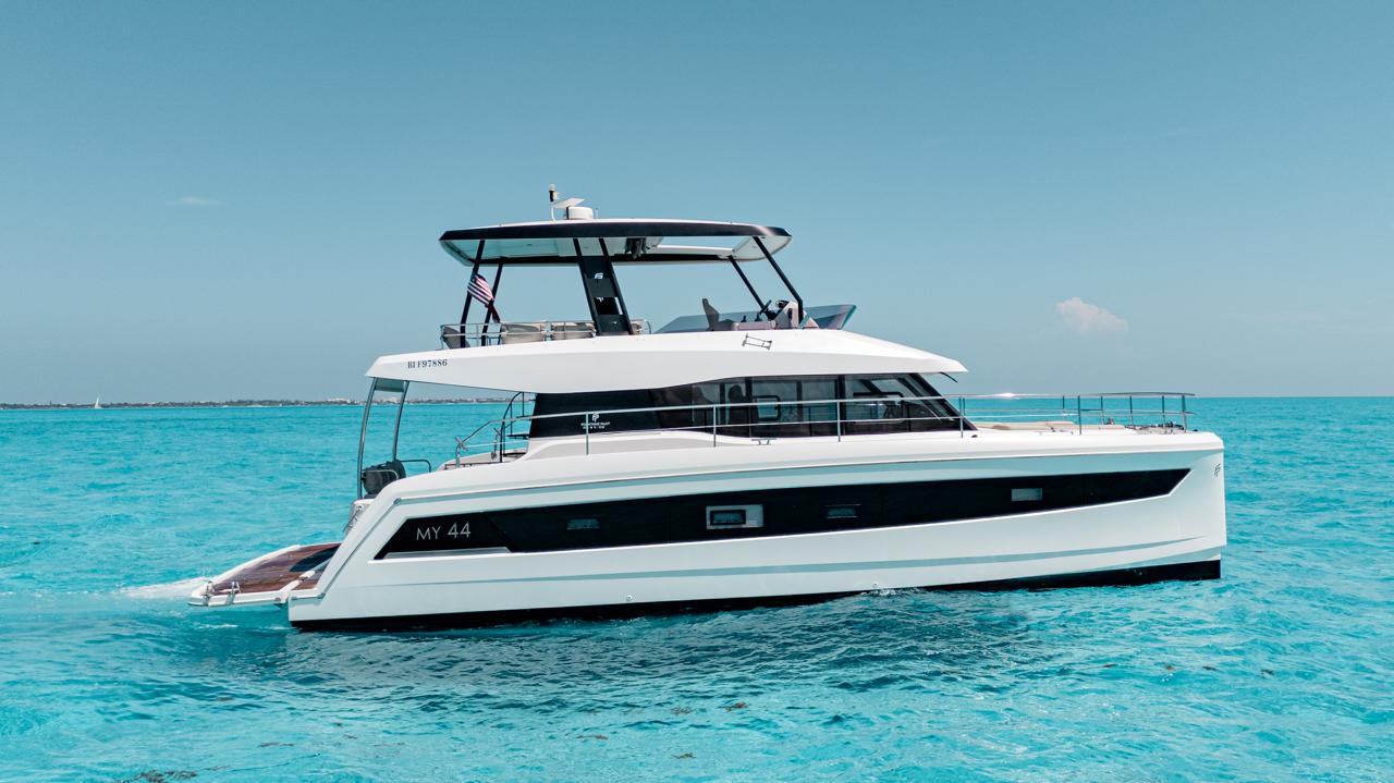 Fountain Pajot Power boat Liberte